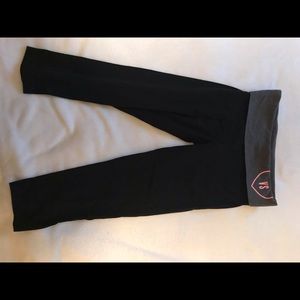 VS Pink cropped leggings